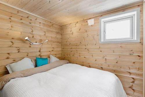 Tiny Mountain Cabin With A Panoramic View