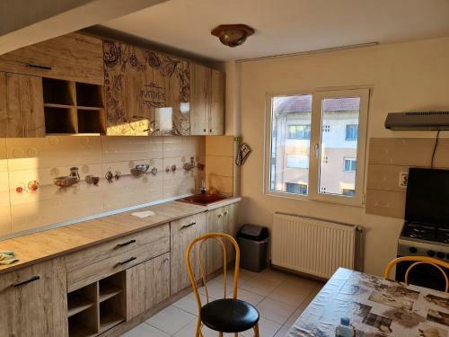 Apartament Cu Doua Camere Zona Centrala