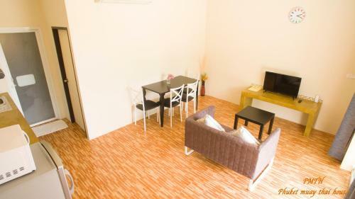 Hostal Phuket Muay Thai House