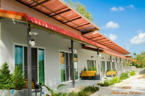 Hostal Phuket Muay Thai House