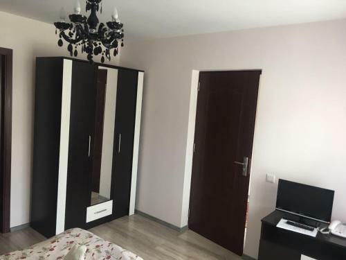 Hostal Pensiunea Crinul Alb