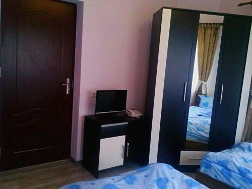 Hostal Pensiunea Crinul Alb