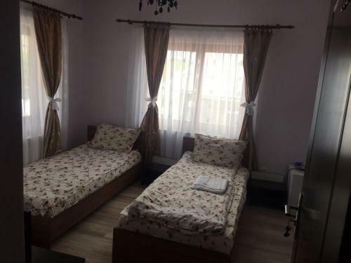 Hostal Pensiunea Crinul Alb