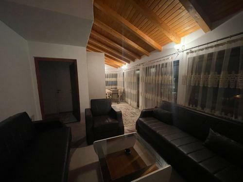 Villa Hoxha Brezovic�