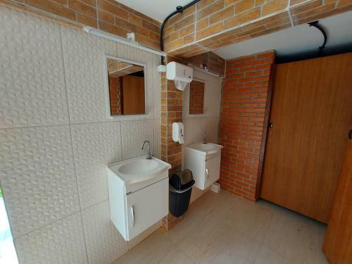 Posada Pousada Hostel Camping Verdejantes