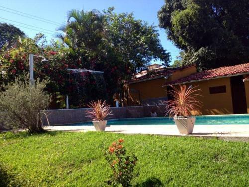 Lindo Chal� Com Piscina E Churrasqueira Em Ita�na