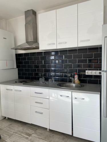Sunny Central Lux Apartment Free Parking