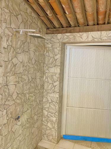 Casa Em Milagres Aconchegante E Com Garagem.