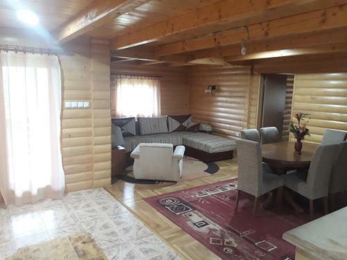 In Tara Kuca Za Odmor