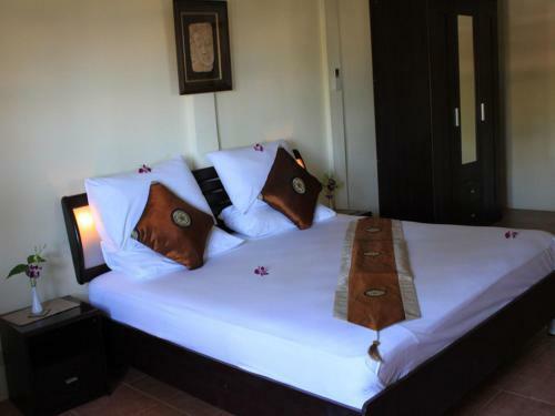 The Waterfront Boutique Hotel & Cafe