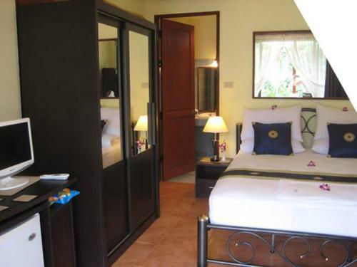 The Waterfront Boutique Hotel & Cafe