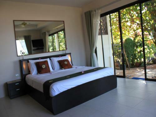 The Waterfront Boutique Hotel & Cafe