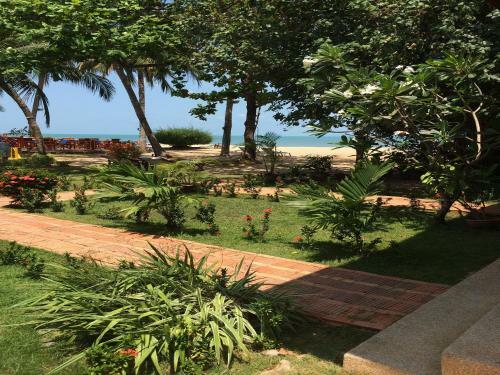 The Waterfront Boutique Hotel & Cafe