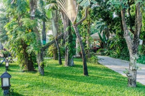 Hotel Lawana Resort