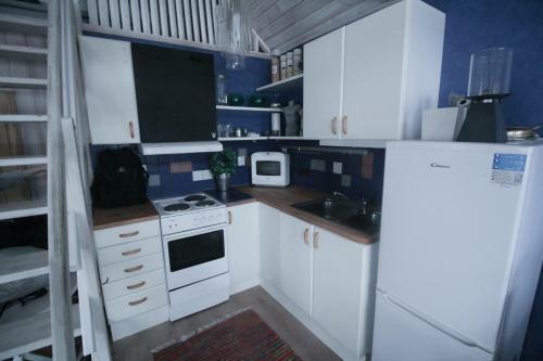 Trevlig Stuga P� Landet, Centralt 8km Fr�n Centrum