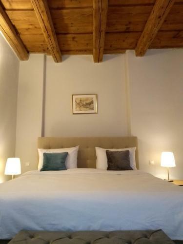 Hostal May House