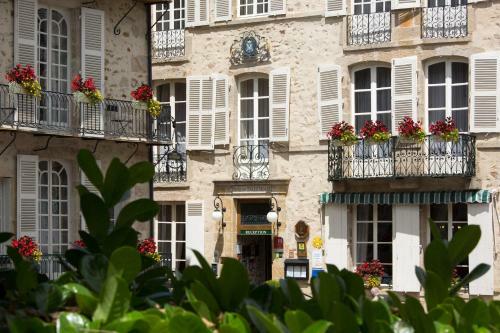 Logis Grand Hotel Montespan-talleyrand