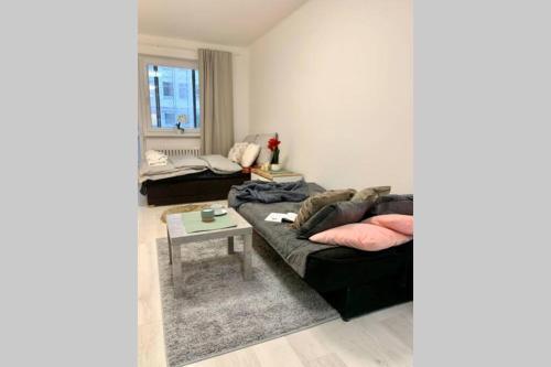 Completely Renovated Apartment Next To Lake.