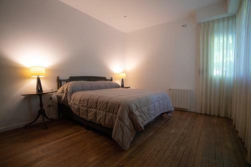 Casa Con Piscina En Adrogu�
