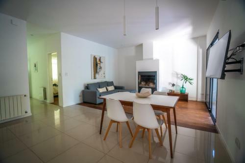 Casa Con Piscina En Adrogu�