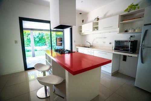 Casa Con Piscina En Adrogu�