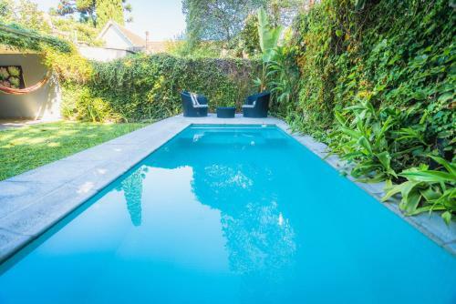 Casa Con Piscina En Adrogu�