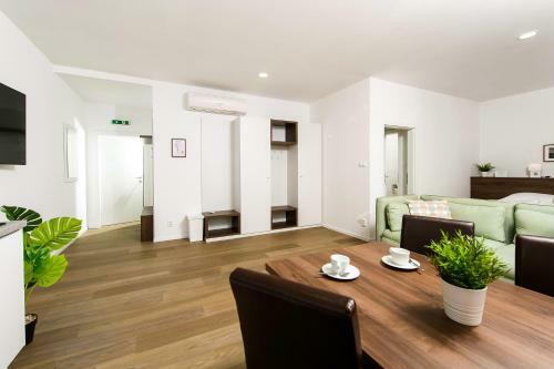 Hostal Penzi�n M-?port Tren?�n