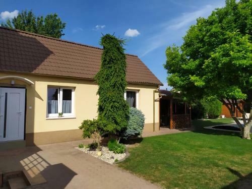 Garden & Pool Apartment