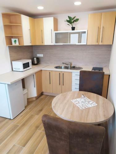 Garden & Pool Apartment