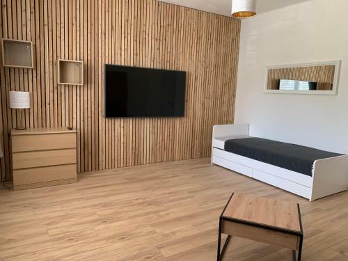 Apartments Tren?�n