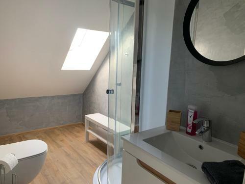 Apartments Tren?�n