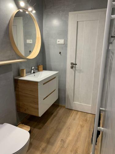Apartments Tren?�n