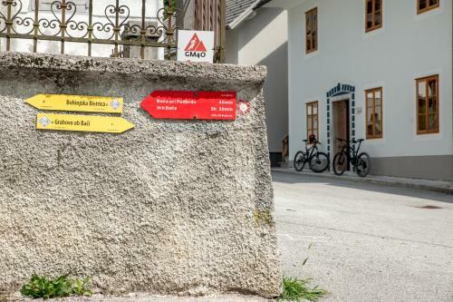 Apartmaji Utrinek - At The Post Office