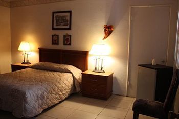 Beach And Town Motel