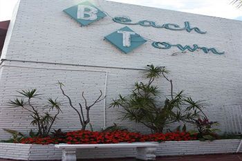 Beach And Town Motel