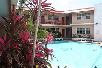 Beach And Town Motel