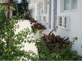 Hollywood Beach Suites, Hostel And Hotel