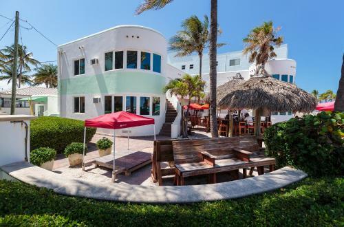 Hotel Walkabout Beach Resort