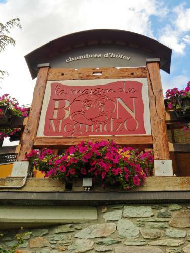 Hostal La Maison Du Bon Megnadzo