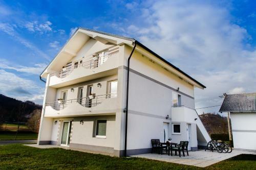 Apartments Ema