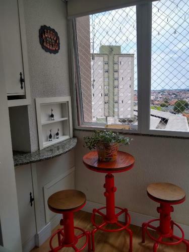 Apartamento Inteiro, Mobiliado, Com Piscina, Academia E Churrasqueira