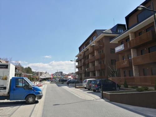 Golden Wood Apartments