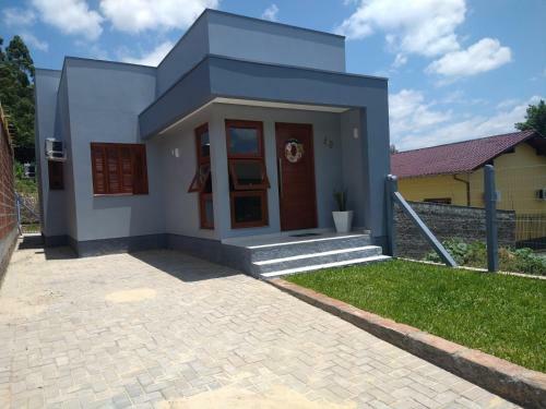 Grey House, Pr�ximo A Gramado E Ao Templo Budista