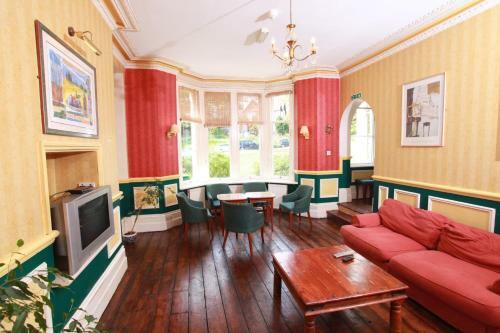 Hostal Russell Hotel