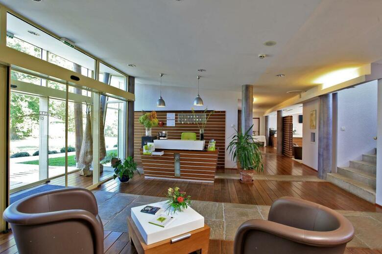Hotel Logis Des Lacs D'halco