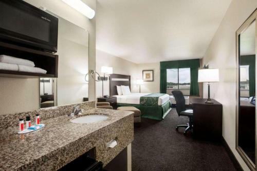 Motel Oak Tree Inn Livonia West