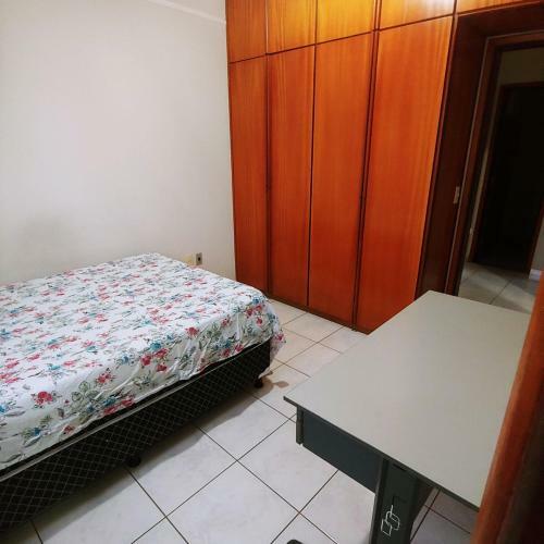 Quarto Em Apto Santa M�nica
