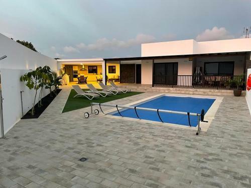 Agradable Y C�moda Casa Con Piscina Climatizada