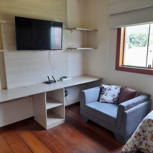 Casa Com Bangal�s Agrad�vel E Tranquilo
