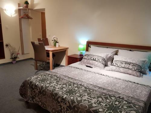 Hostal Elg Rooms